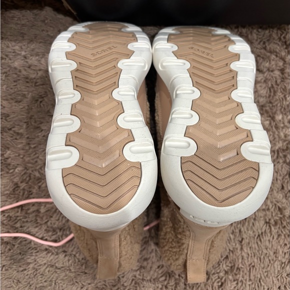 NEW Sorel Joan Explorer II Cozy Waterproof Boots Size 8. Color is Canoe/Chalk - Picture 6 of 7